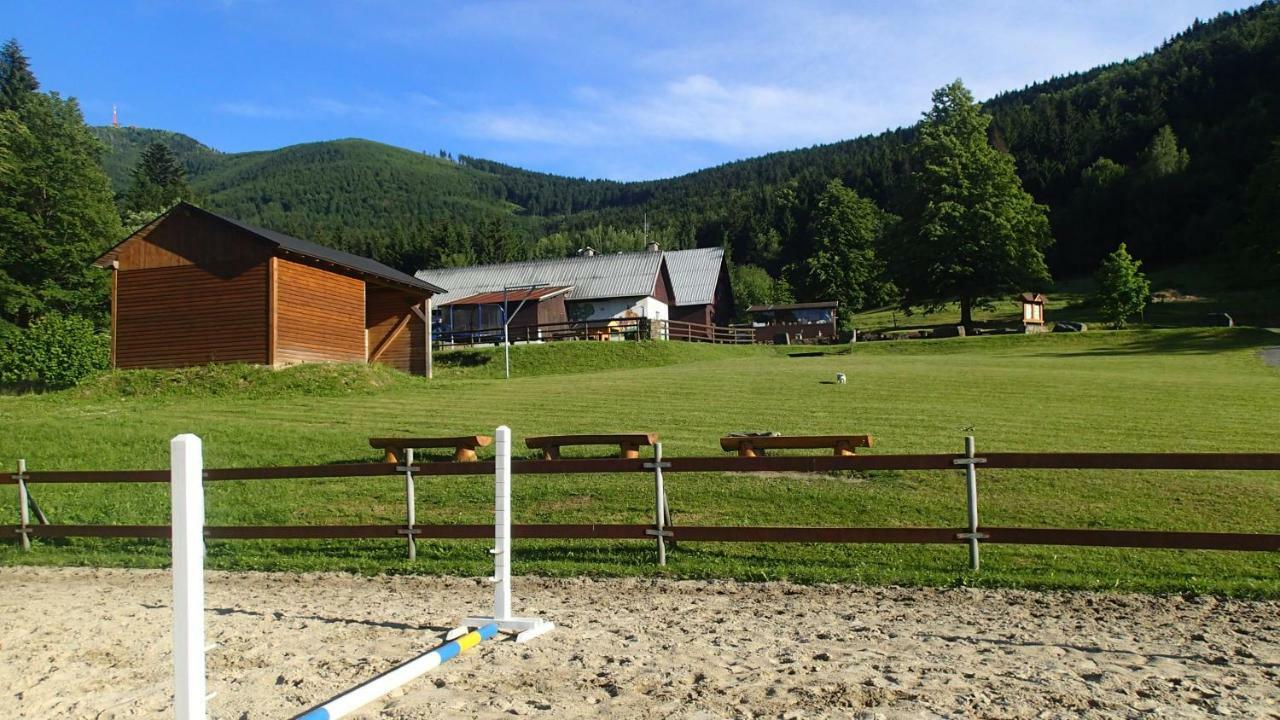 Jizdarna Malenovice Apartment Malenovice  Екстериор снимка